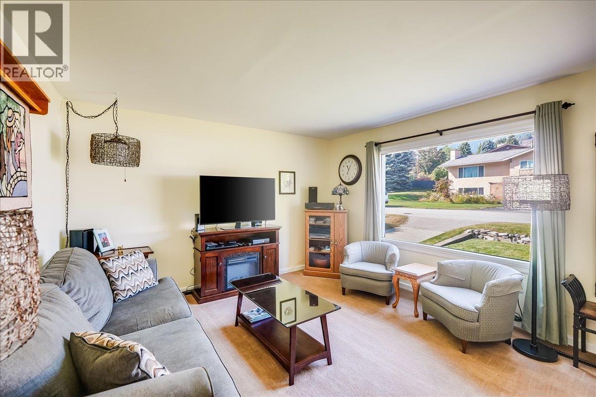 3317 3RD Avenue, Castlegar