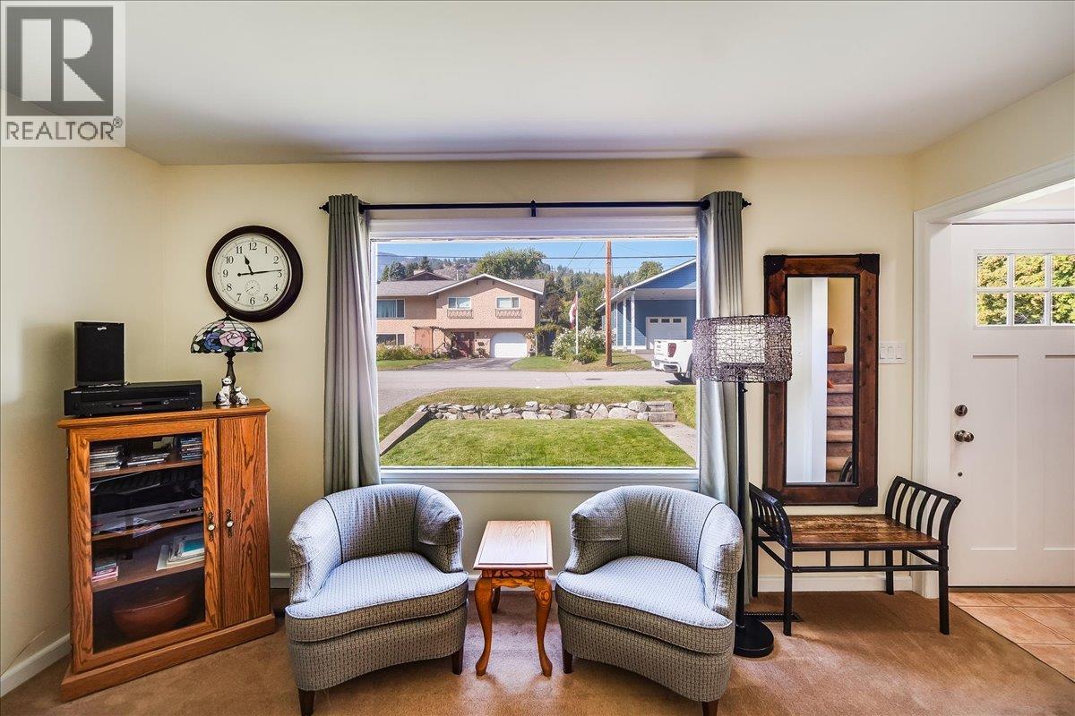 3317 3RD Avenue, Castlegar