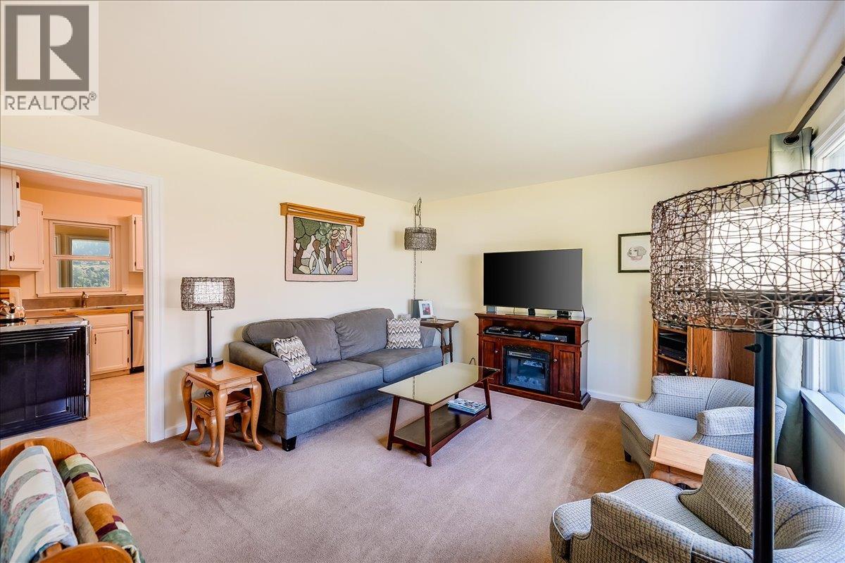3317 3RD Avenue, Castlegar