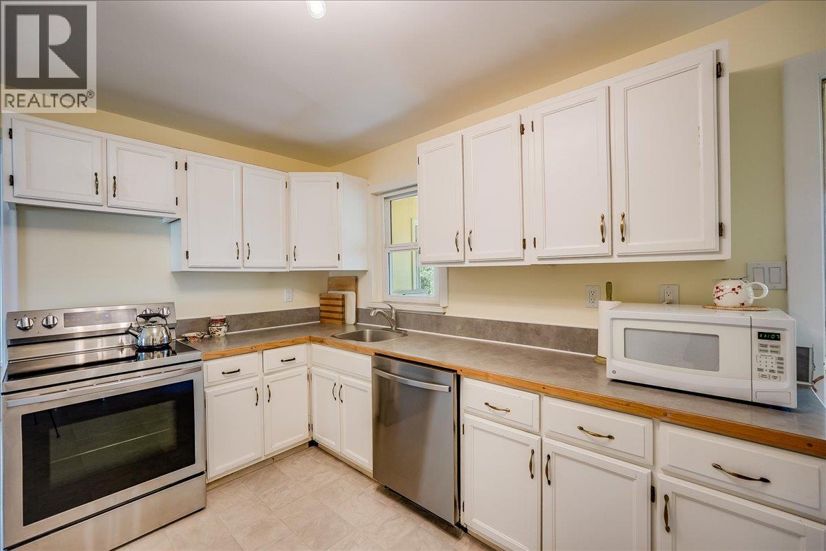 3317 3RD Avenue, Castlegar