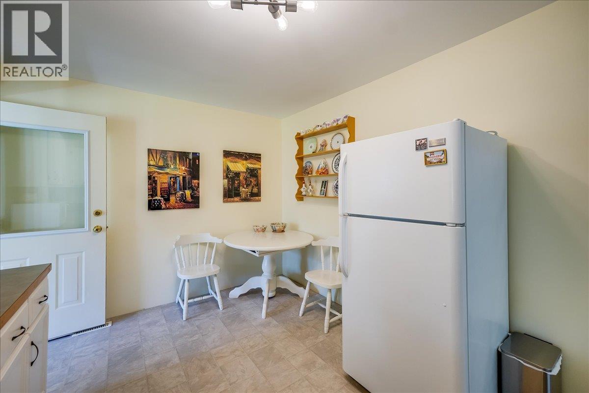 3317 3RD Avenue, Castlegar