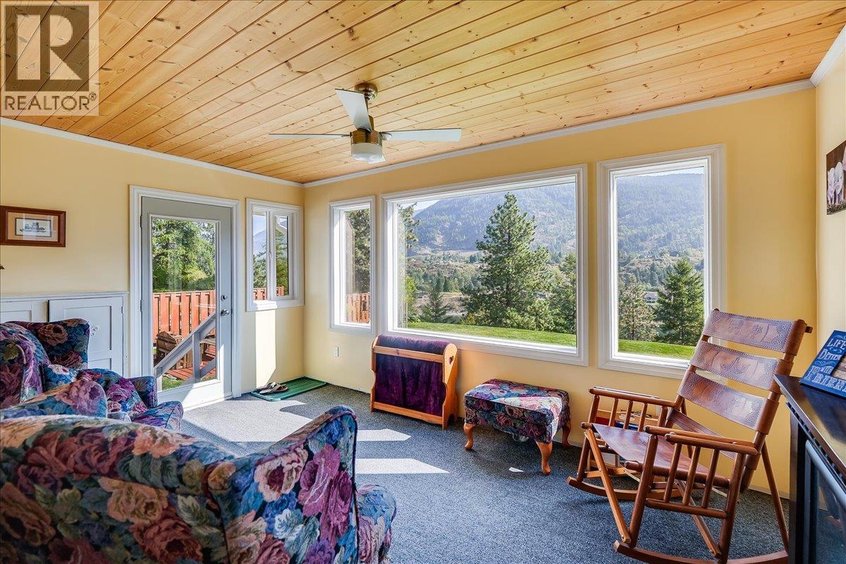 3317 3RD Avenue, Castlegar