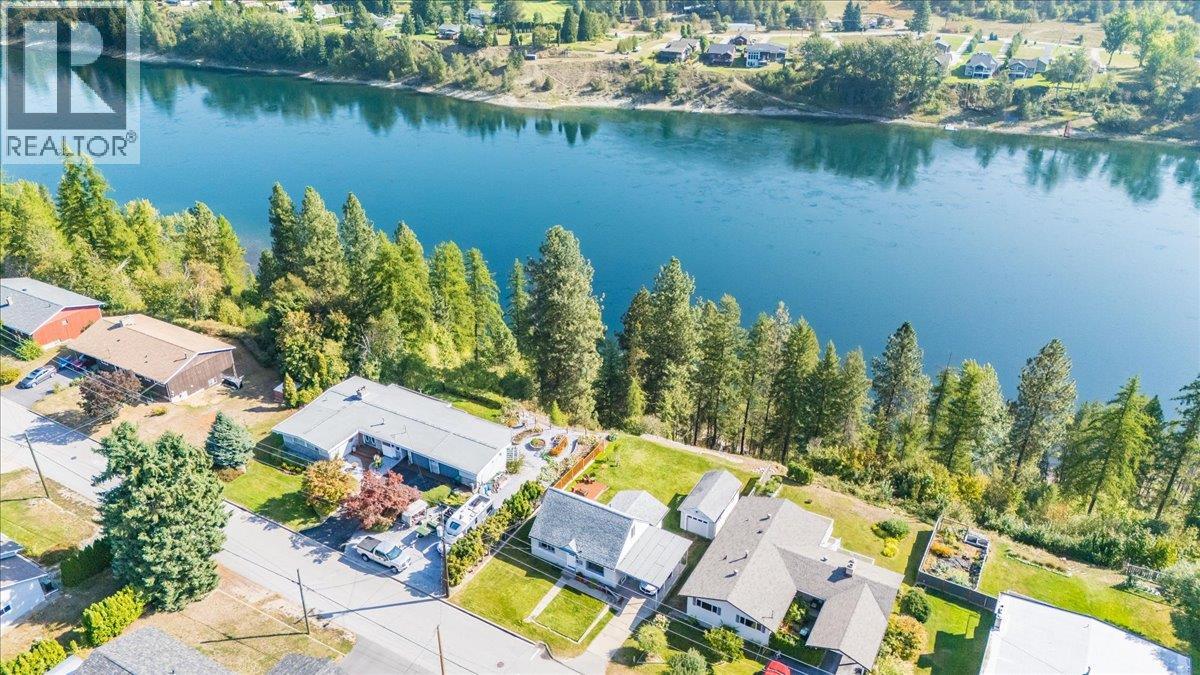 3317 3RD Avenue, Castlegar