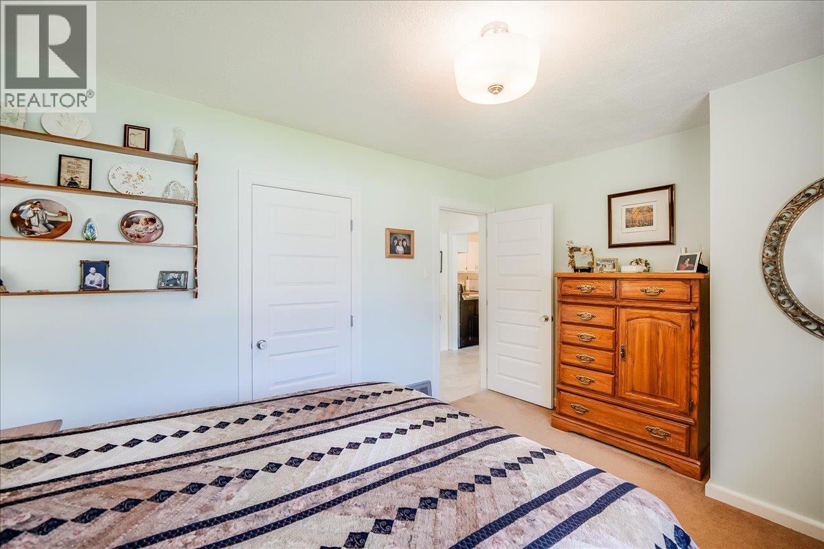 3317 3RD Avenue, Castlegar