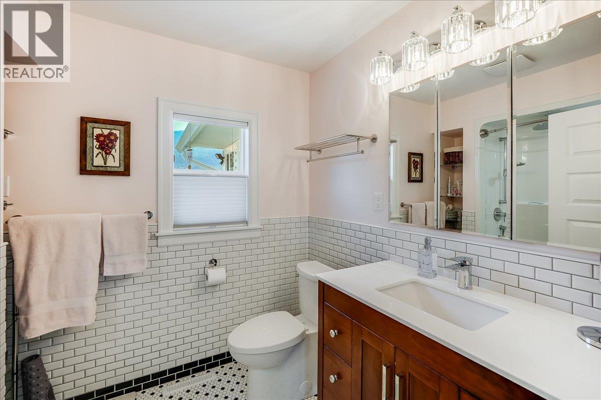3317 3RD Avenue, Castlegar