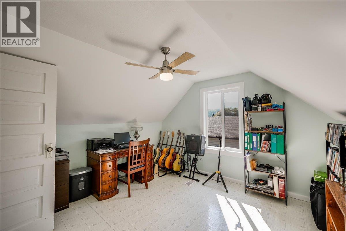 3317 3RD Avenue, Castlegar