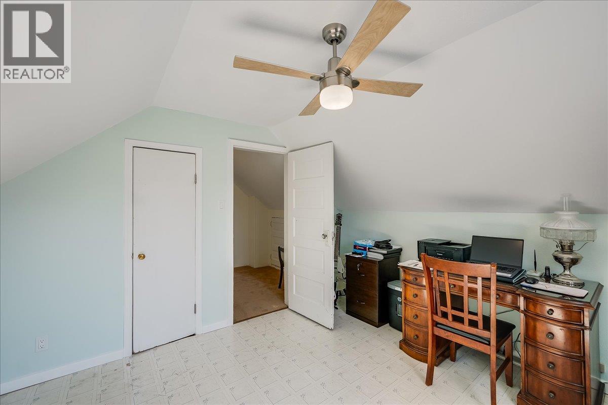 3317 3RD Avenue, Castlegar