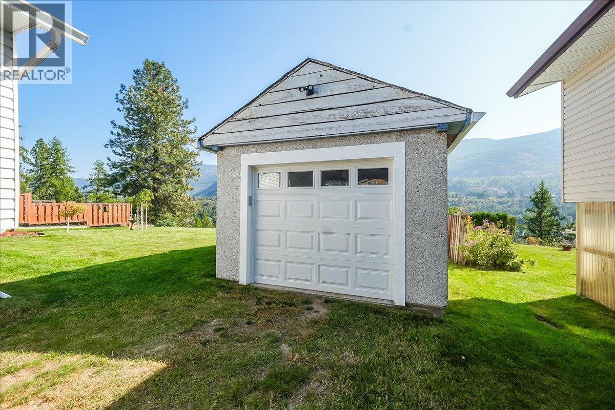 3317 3RD Avenue, Castlegar