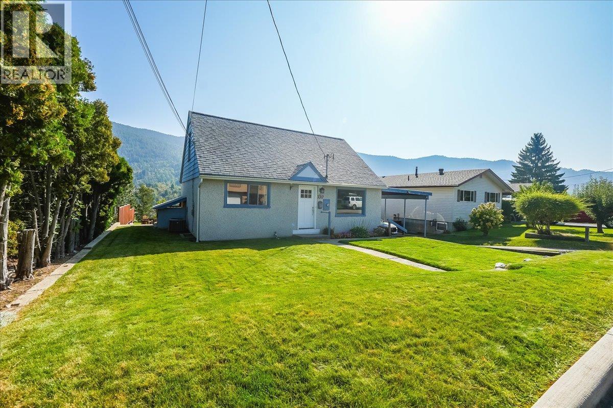 3317 3RD Avenue, Castlegar