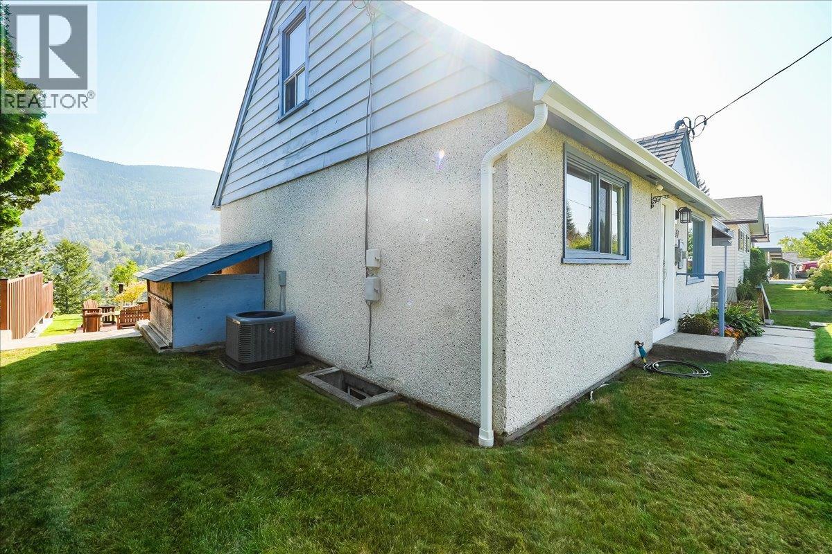 3317 3RD Avenue, Castlegar