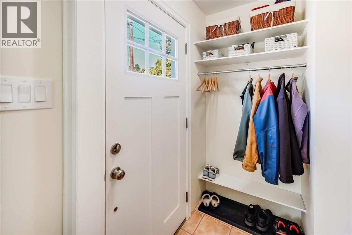 3317 3RD Avenue, Castlegar