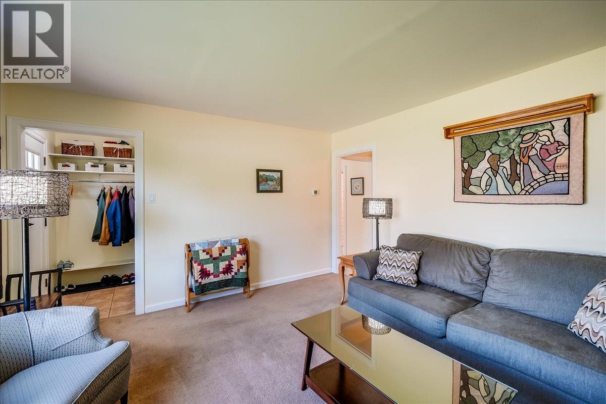 3317 3RD Avenue, Castlegar
