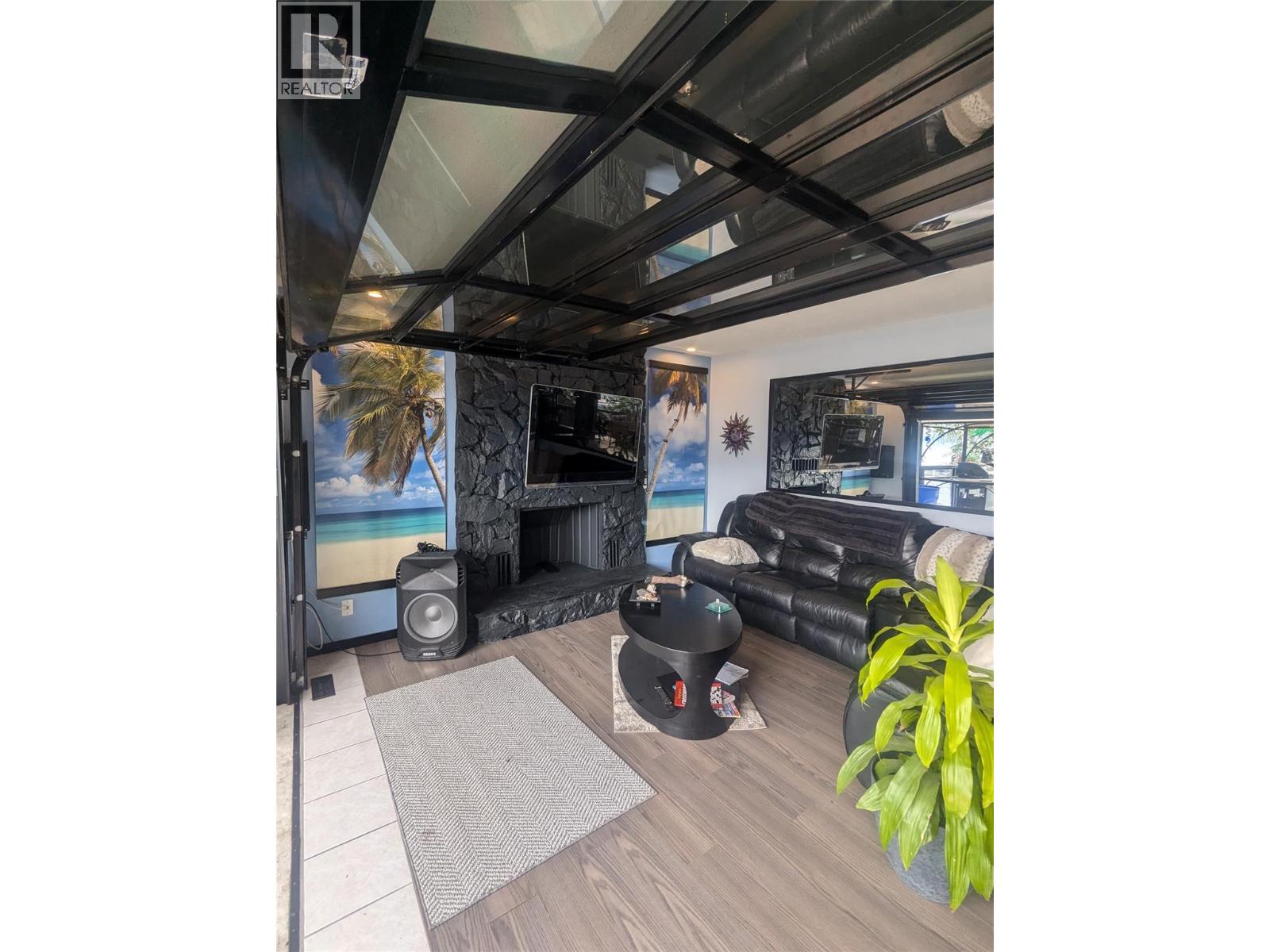 7780 Bentley Road, Anglemont