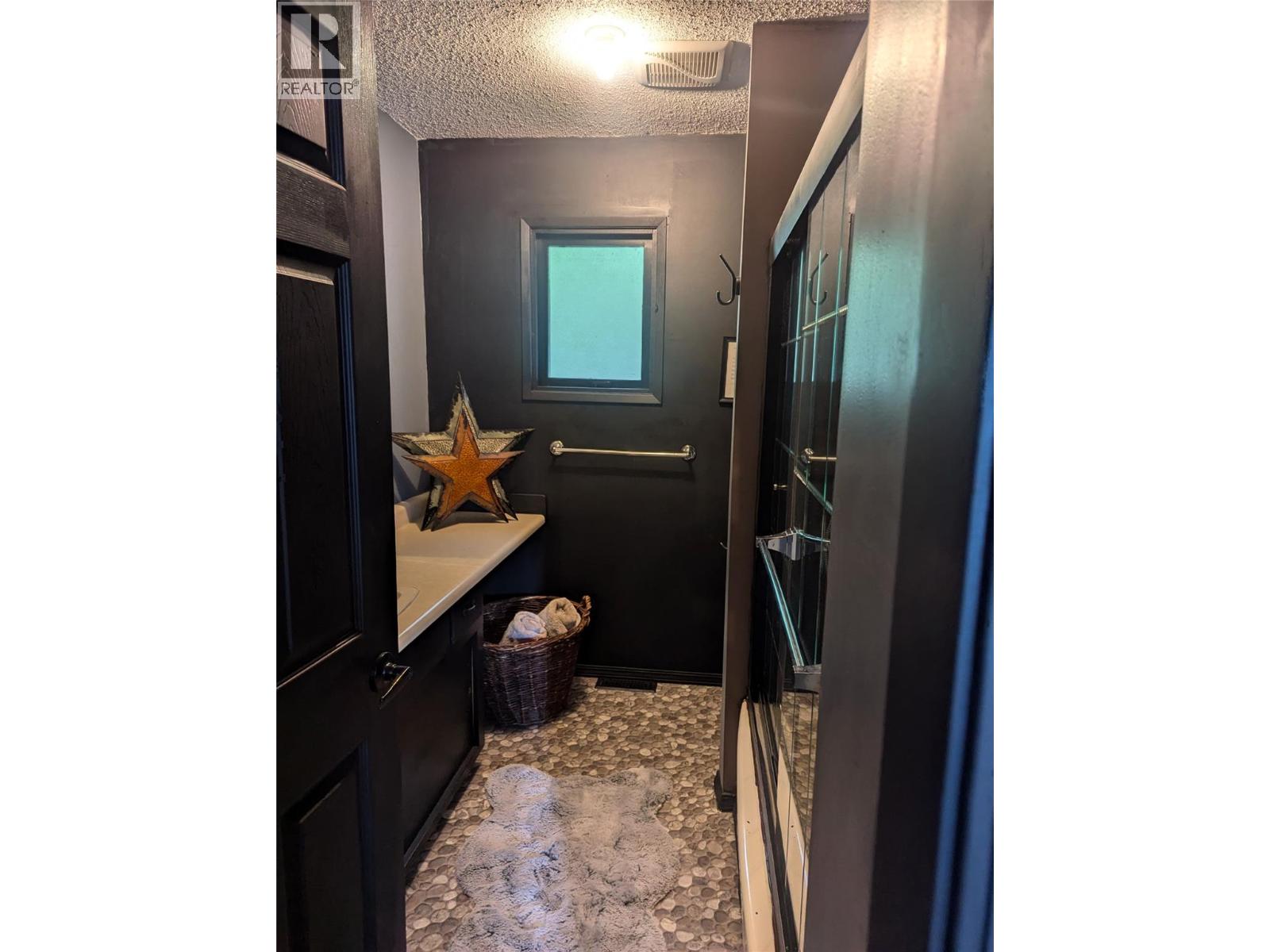 7780 Bentley Road, Anglemont