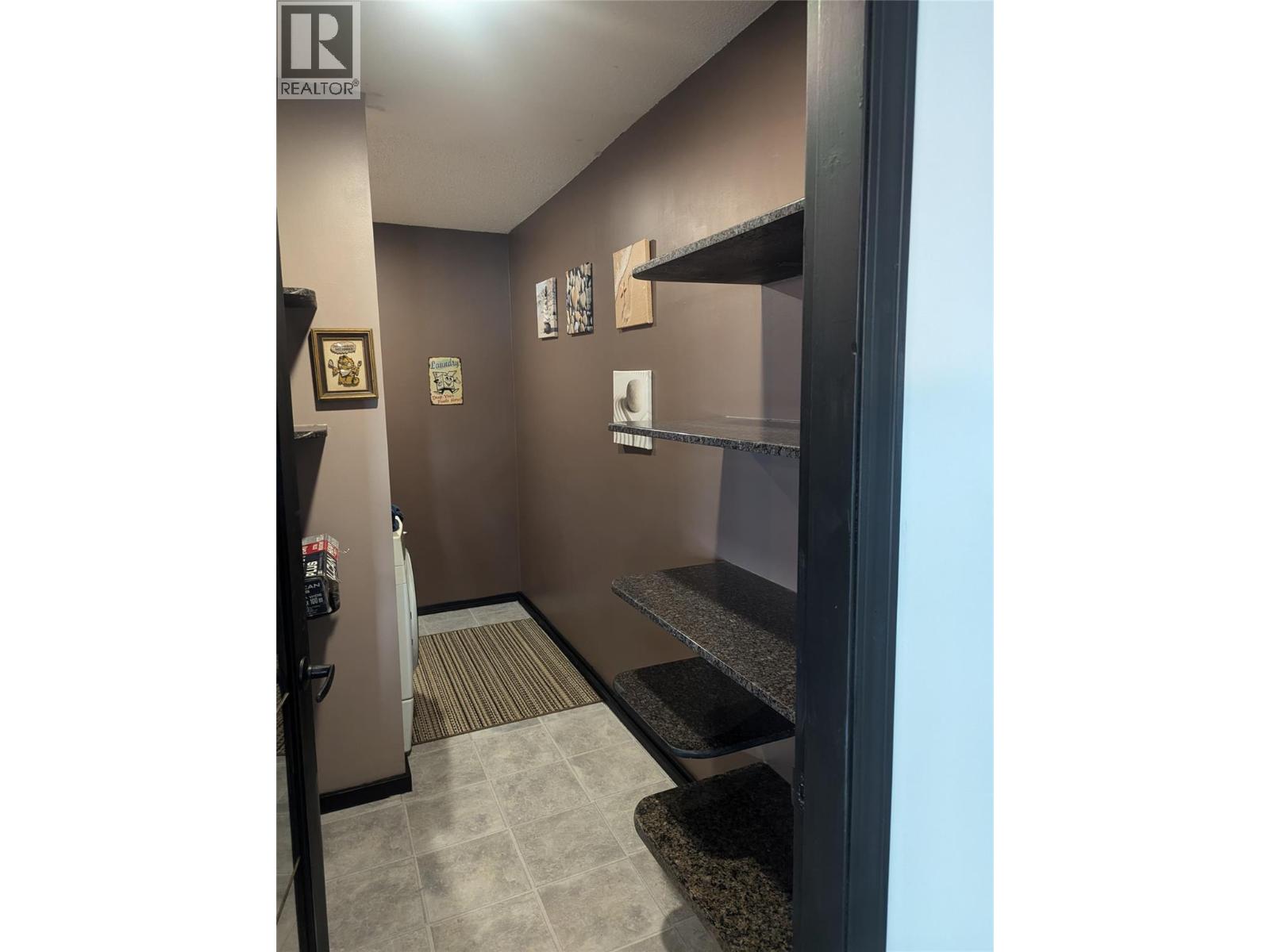 7780 Bentley Road, Anglemont