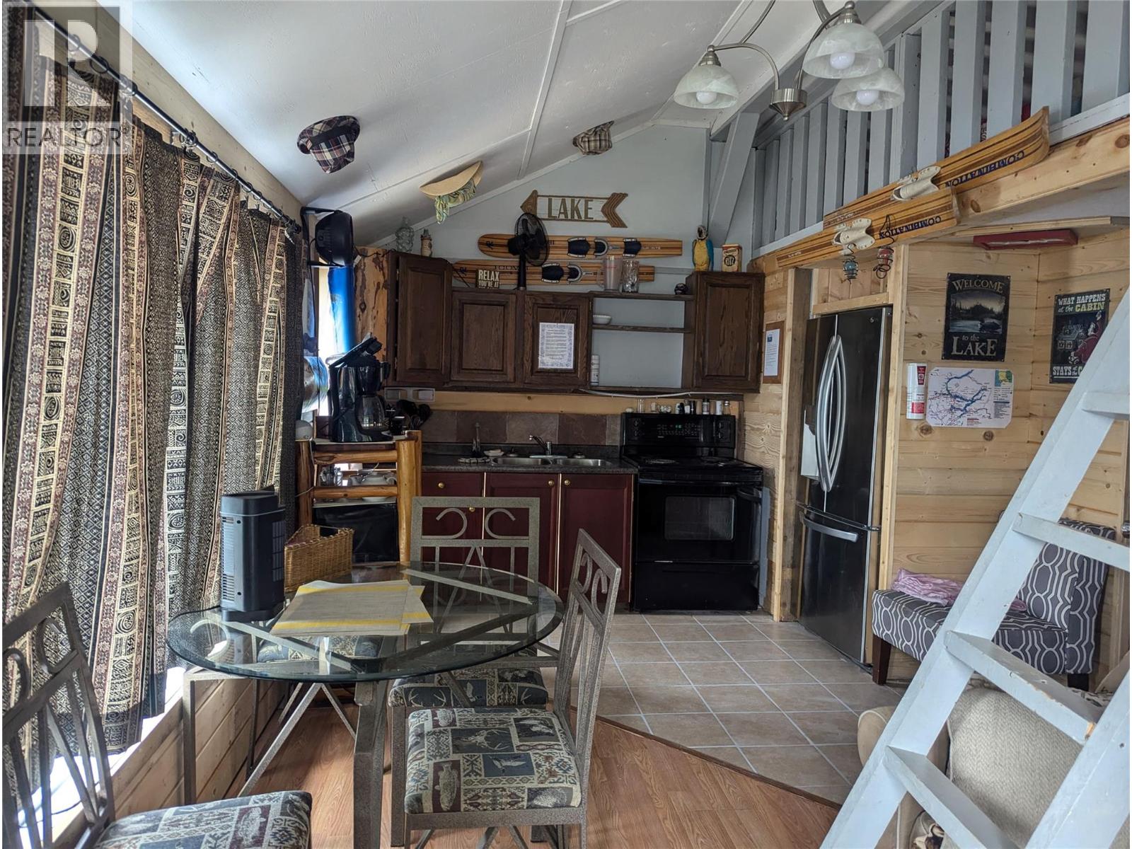 7780 Bentley Road, Anglemont