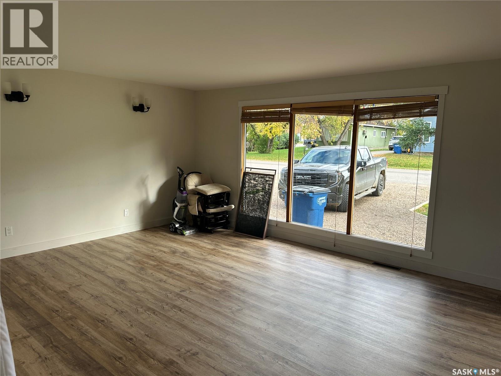112 5TH AVENUE N - 7