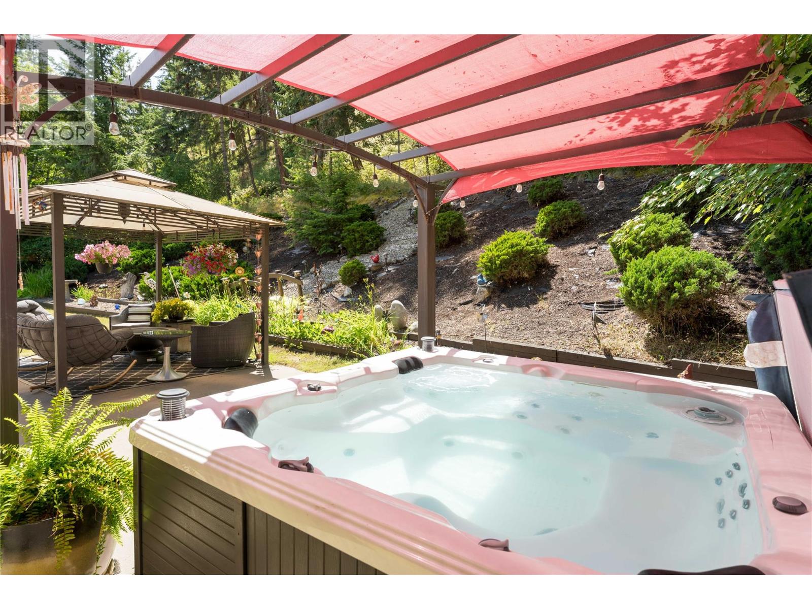  4692 GORDON Drive, Kelowna