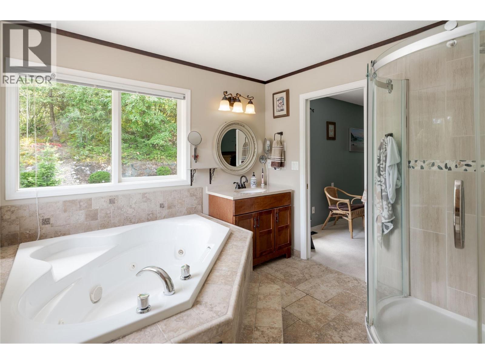  4692 GORDON Drive, Kelowna