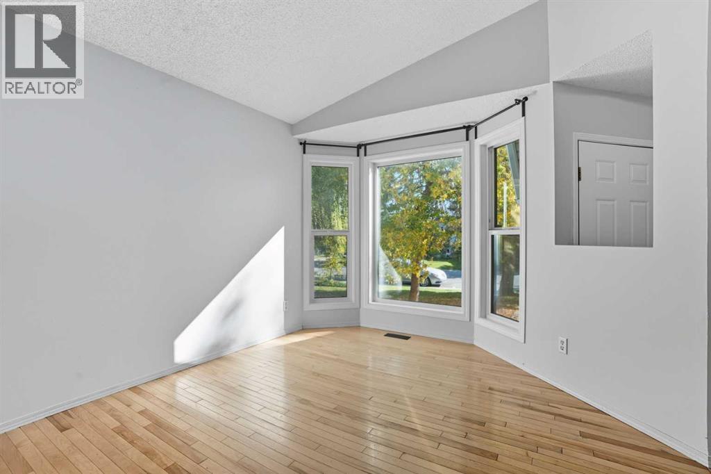 Single Family House 4 Level for Sale in  Shawbrooke Circle SW Shawnessy Calgary 