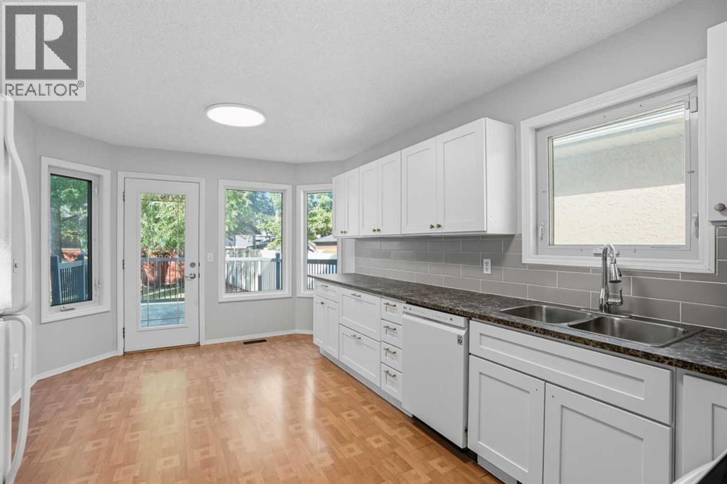 Single Family House 4 Level for Sale in  Shawbrooke Circle SW Shawnessy Calgary 