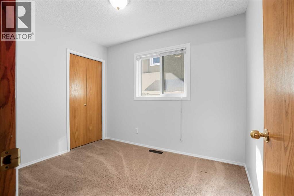 Single Family House 4 Level for Sale in  Shawbrooke Circle SW Shawnessy Calgary 