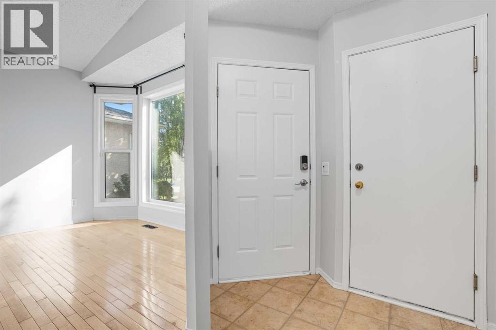 Single Family House 4 Level for Sale in  Shawbrooke Circle SW Shawnessy Calgary 