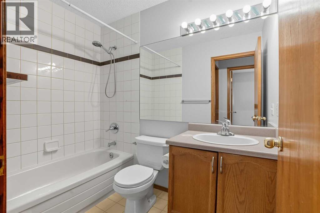 Single Family House 4 Level for Sale in  Shawbrooke Circle SW Shawnessy Calgary 