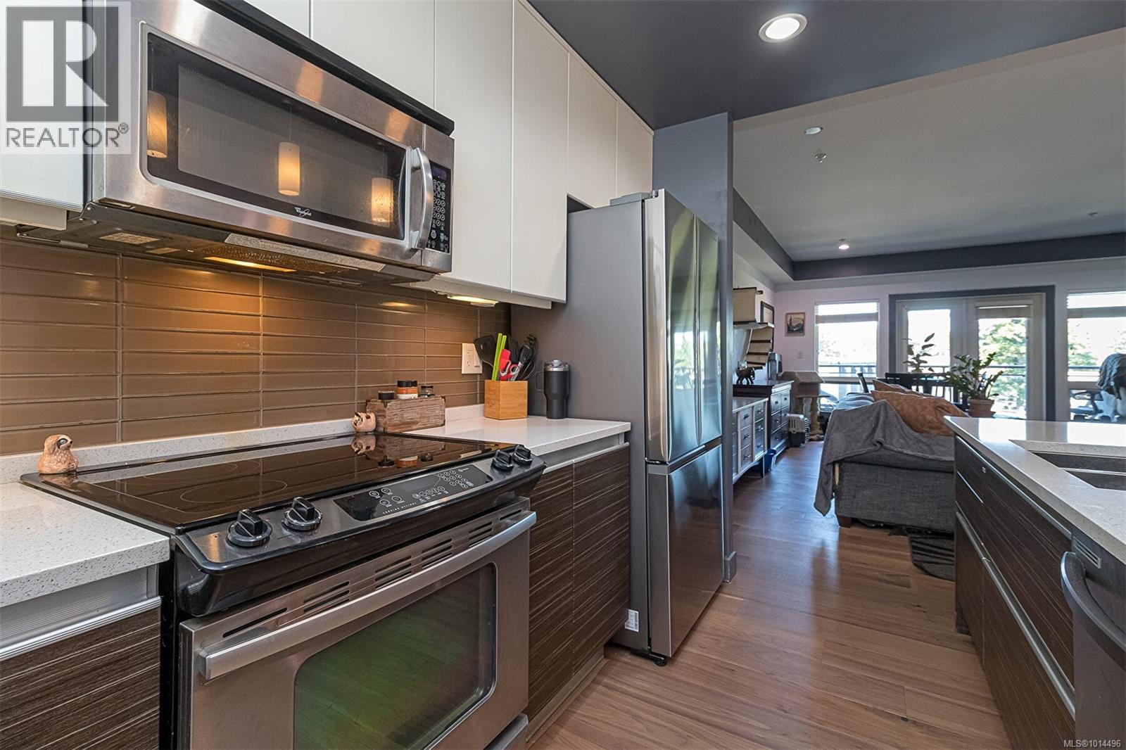 201 1008 Tillicum Road, Esquimalt