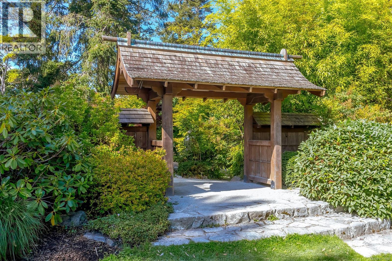 201 1008 Tillicum Road, Esquimalt