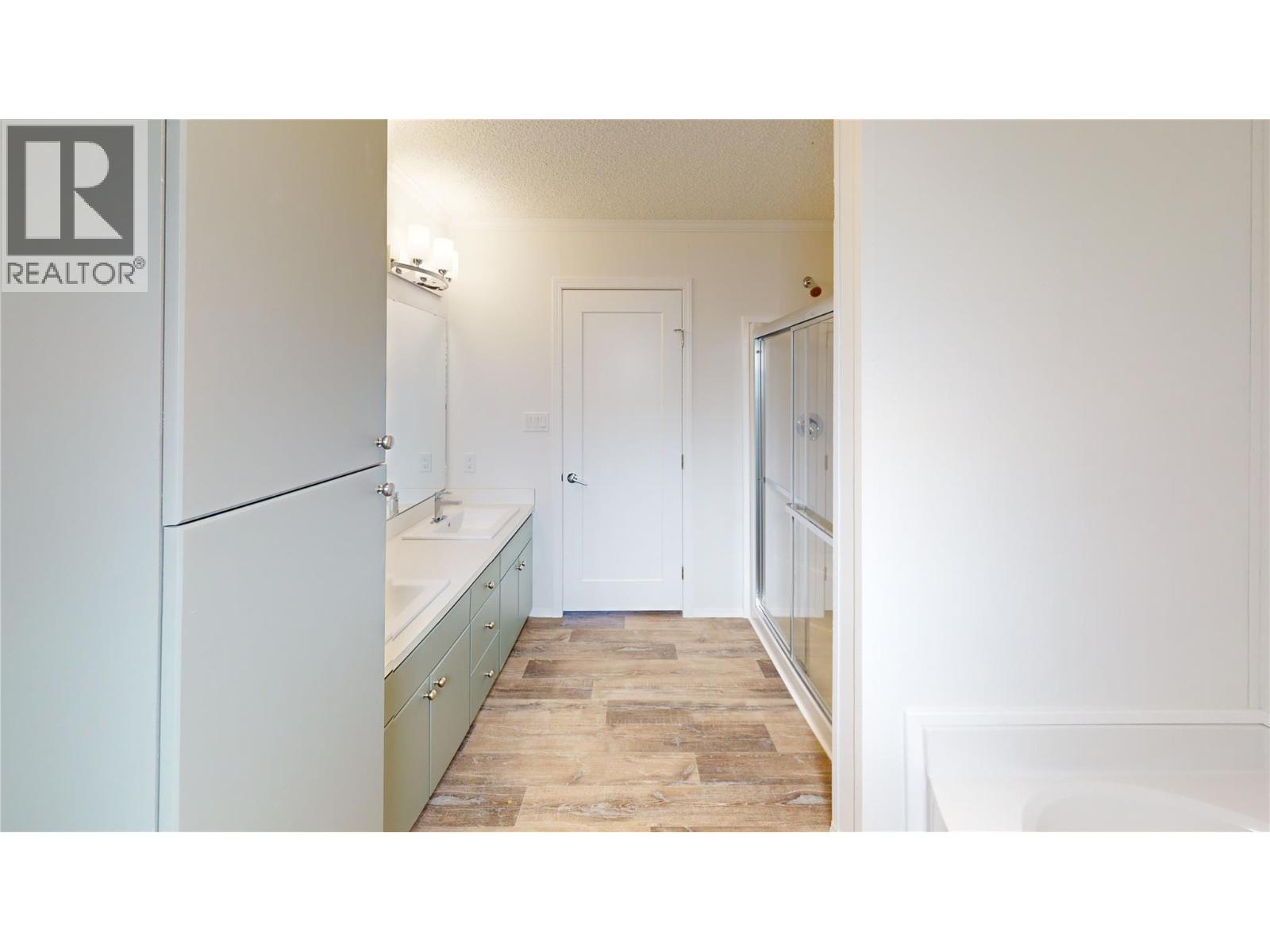 20 CHEROKEE DRIVE - 12