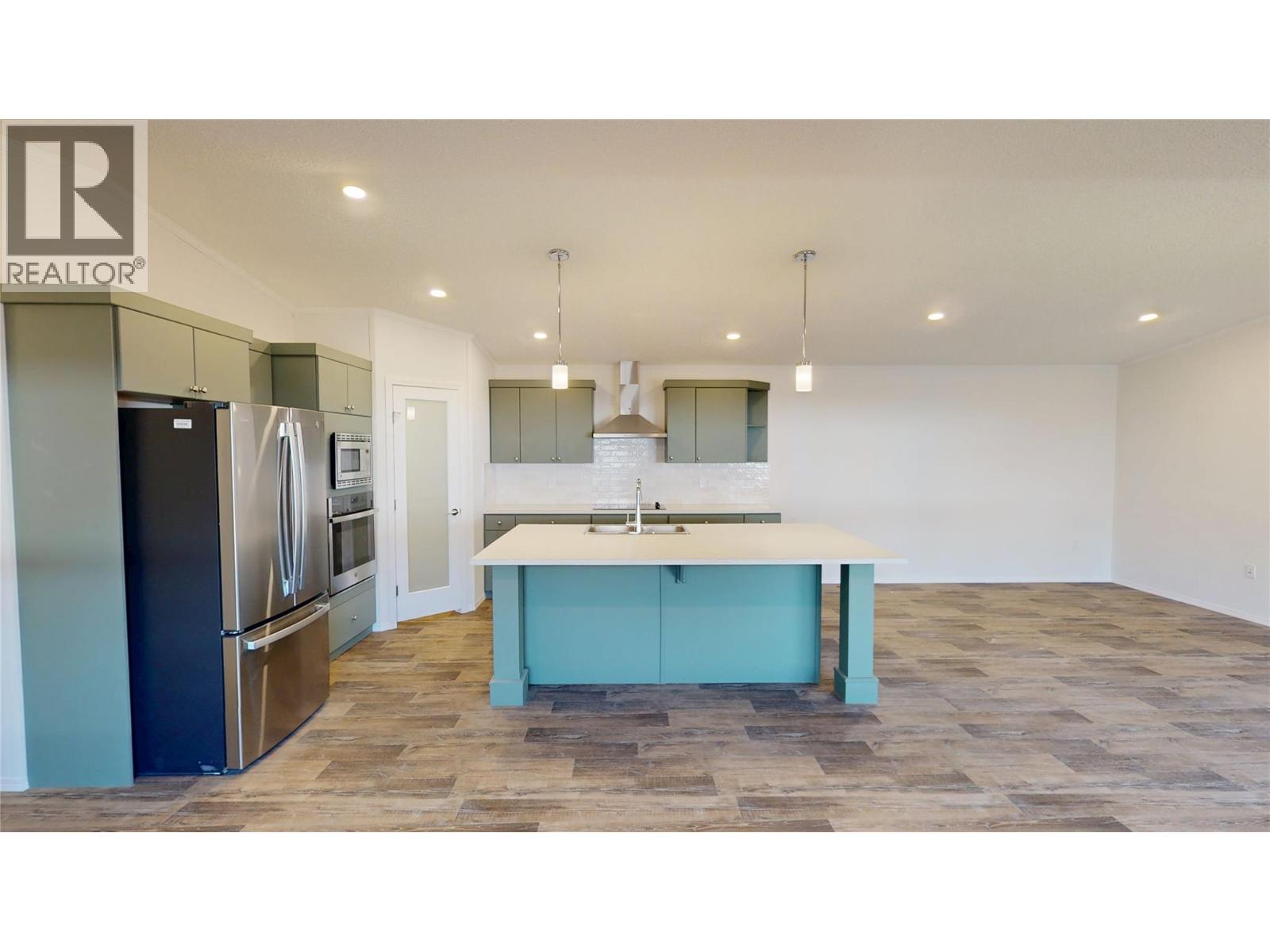 20 CHEROKEE DRIVE - 6