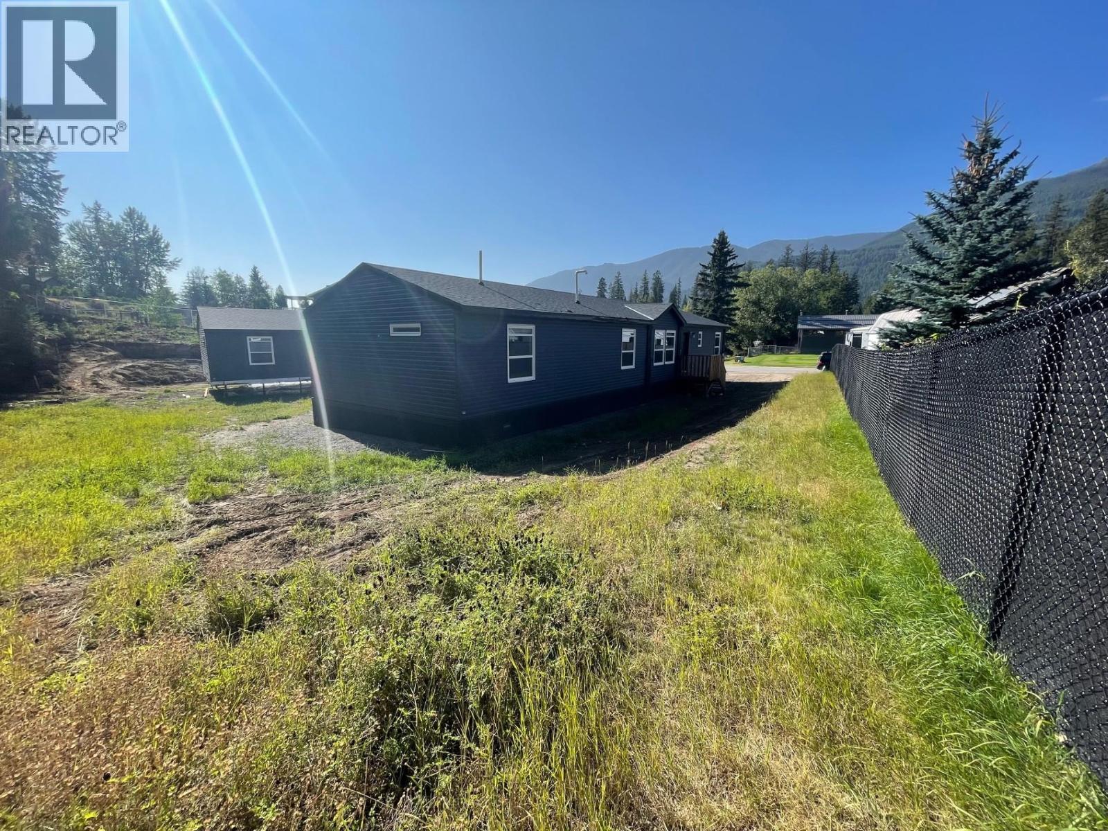 20 CHEROKEE DRIVE - 22