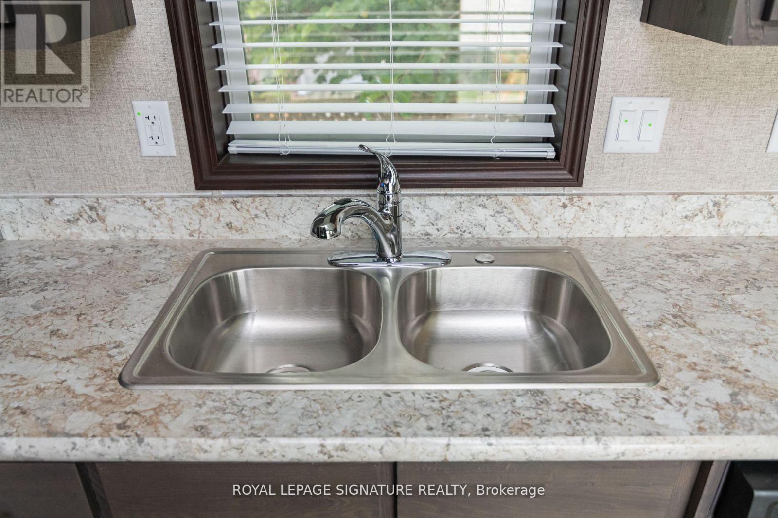 142 REGENCY DRIVE - 9