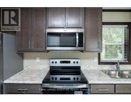 142 Regency Drive, Chatham Kent, ON N7L4E4 Photo 8