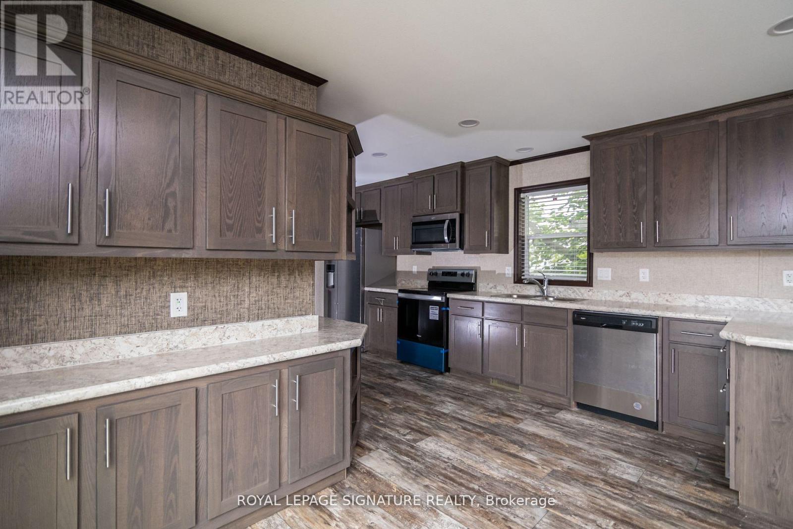 142 REGENCY DRIVE - 5