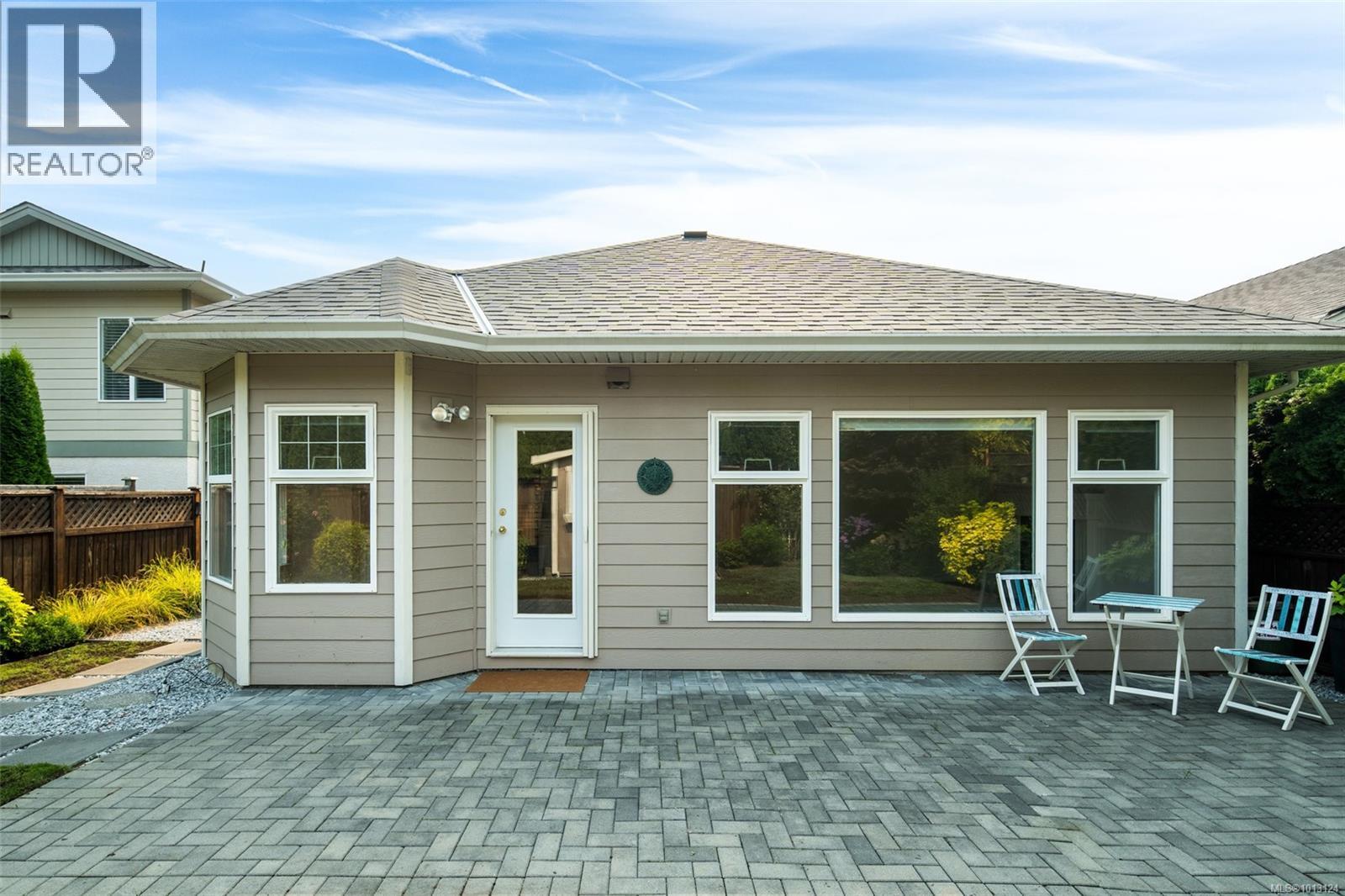 8012 Polo Park Cres, Central Saanich