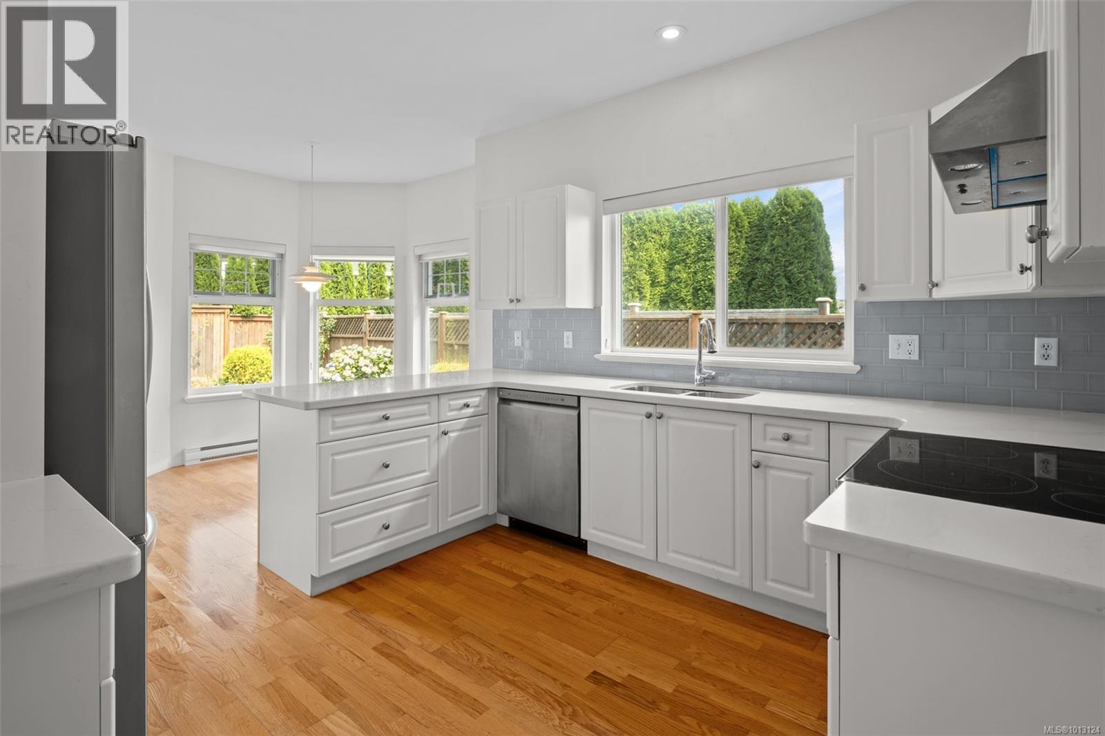8012 Polo Park Cres, Central Saanich