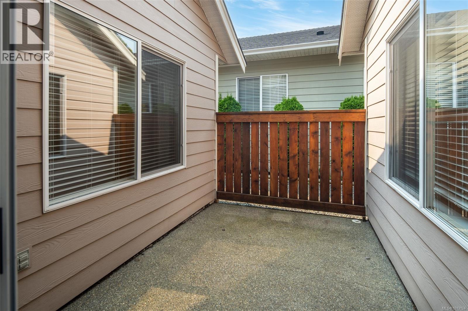 8012 Polo Park Cres, Central Saanich