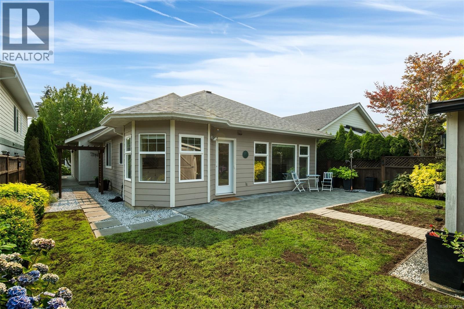 8012 Polo Park Cres, Central Saanich