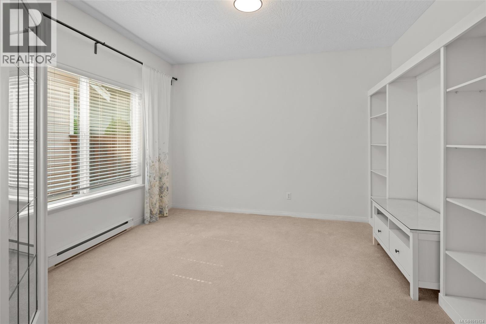 8012 Polo Park Cres, Central Saanich