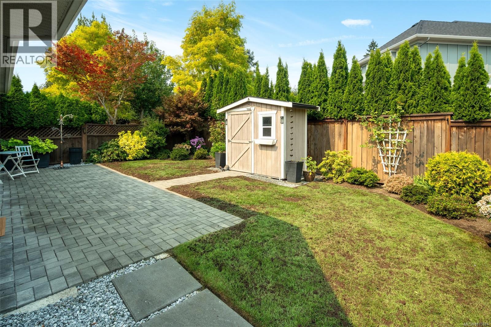 8012 Polo Park Cres, Central Saanich