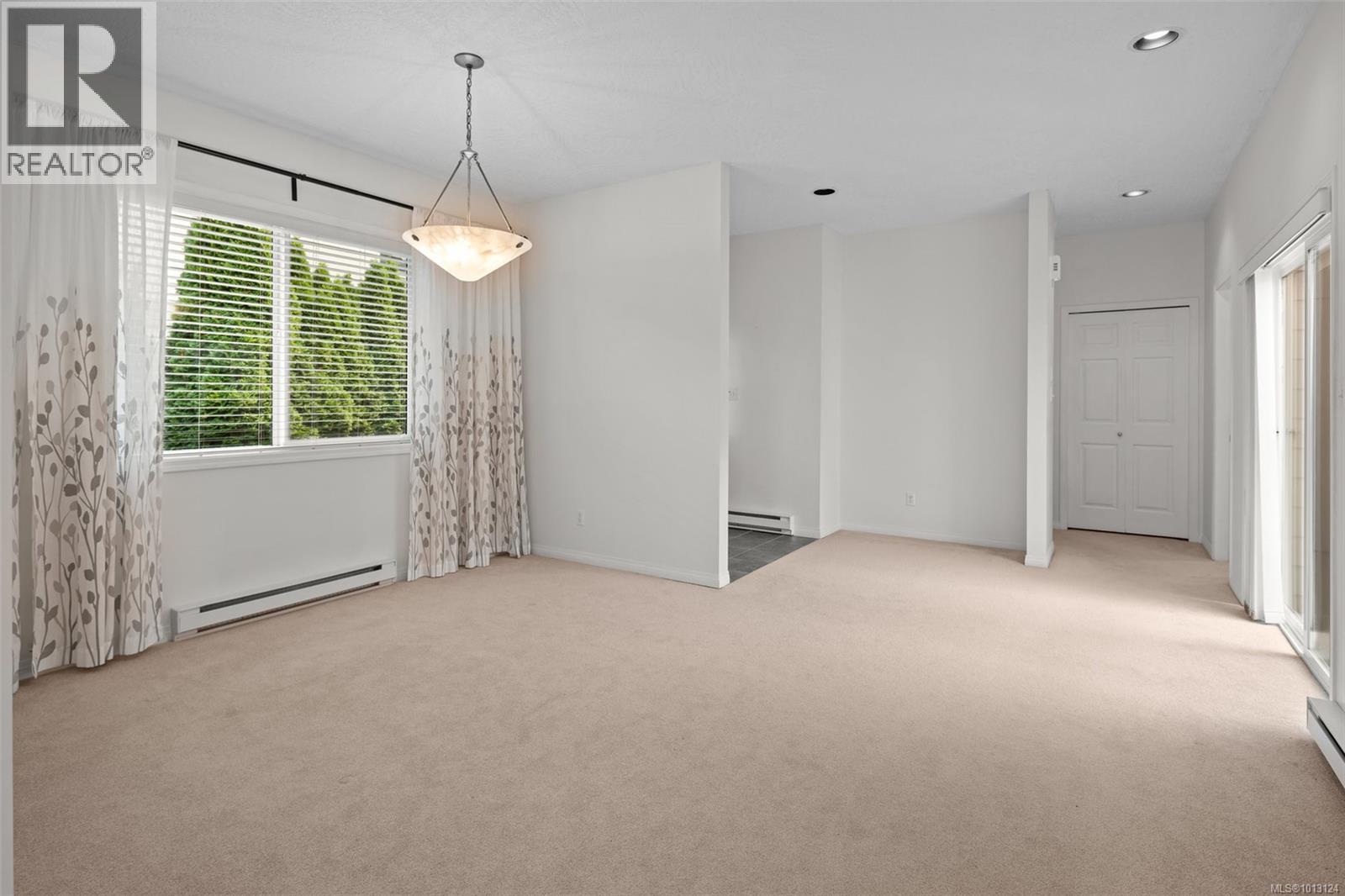 8012 Polo Park Cres, Central Saanich