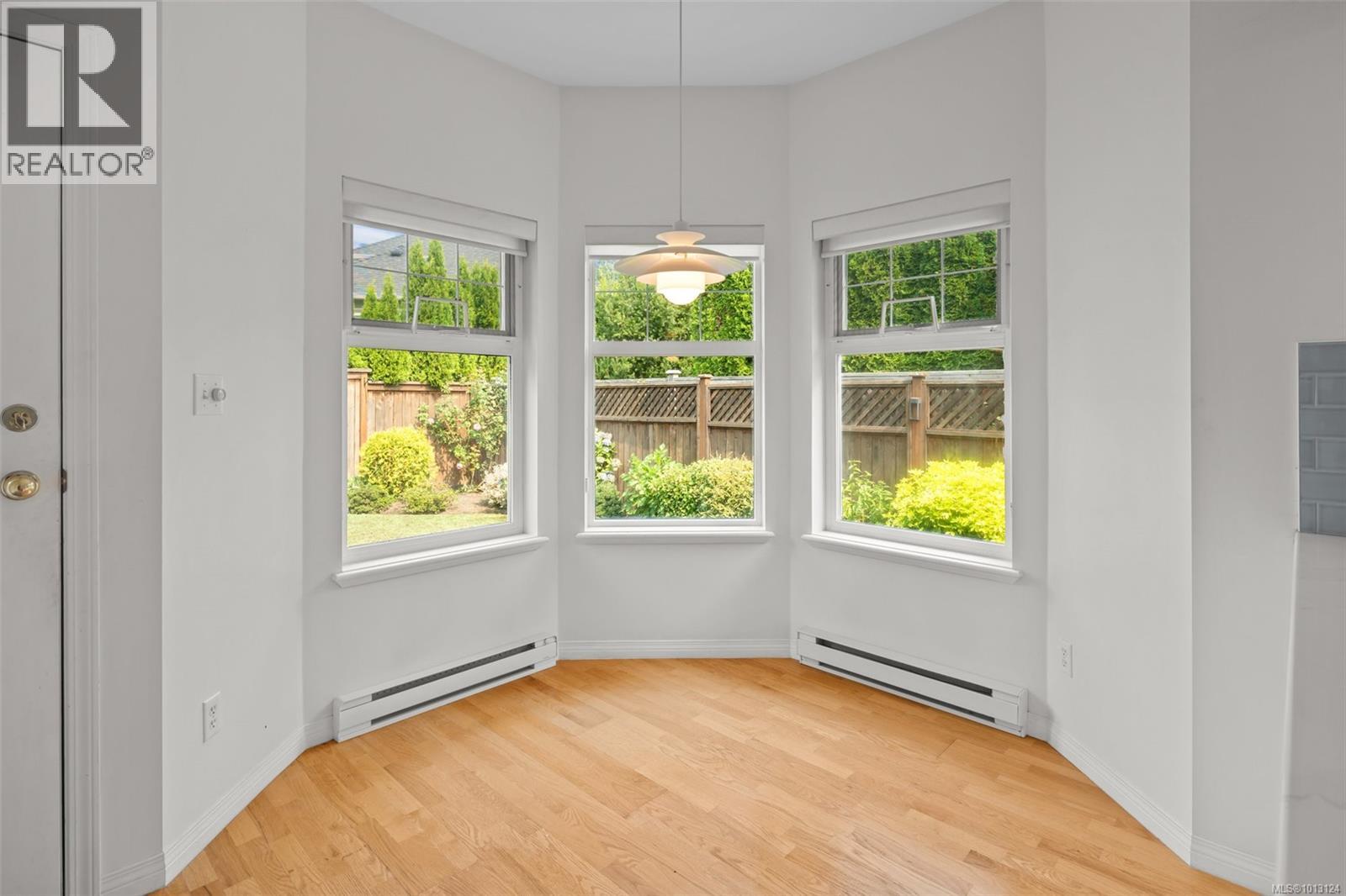 8012 Polo Park Cres, Central Saanich