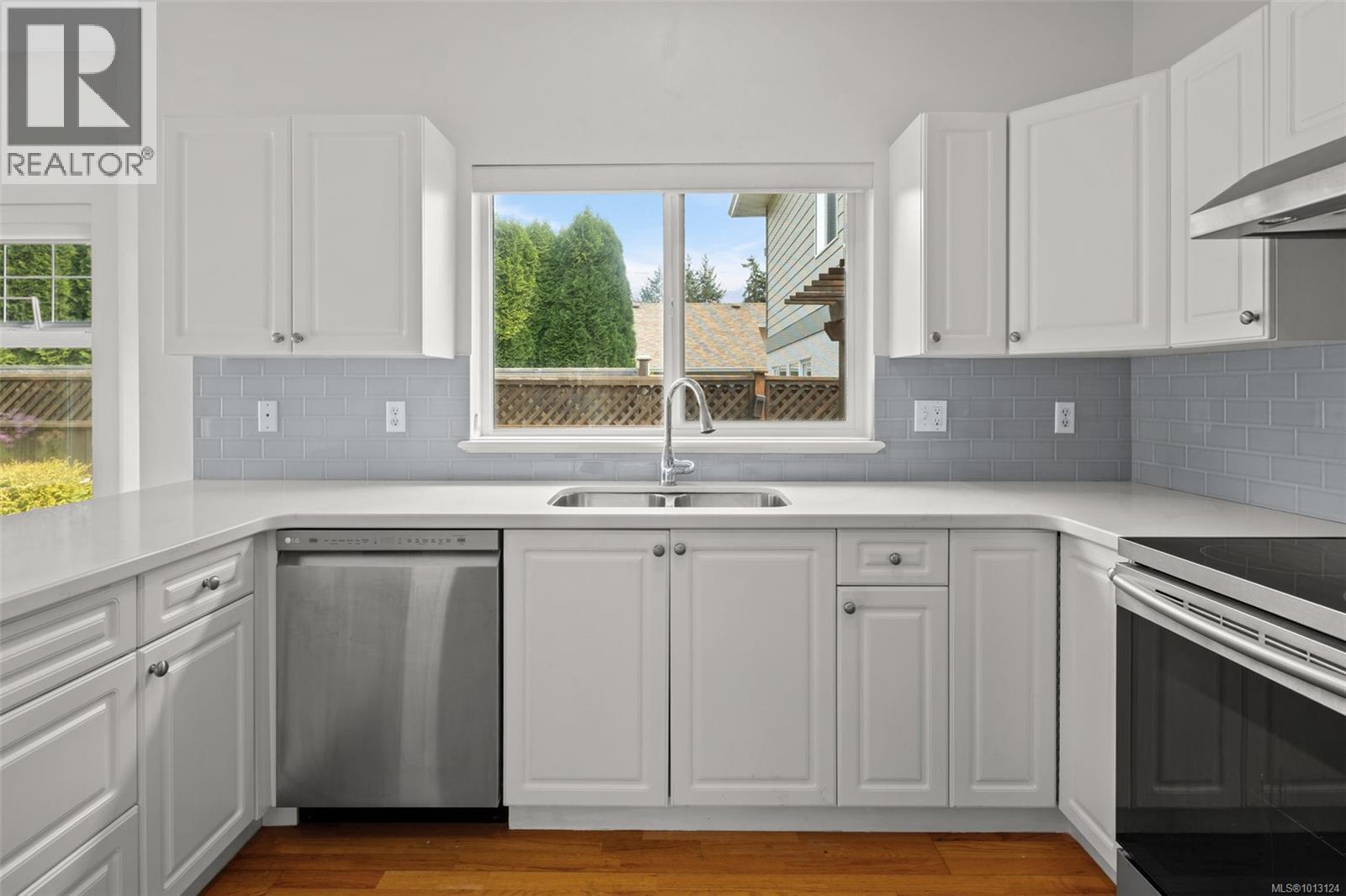 8012 Polo Park Cres, Central Saanich