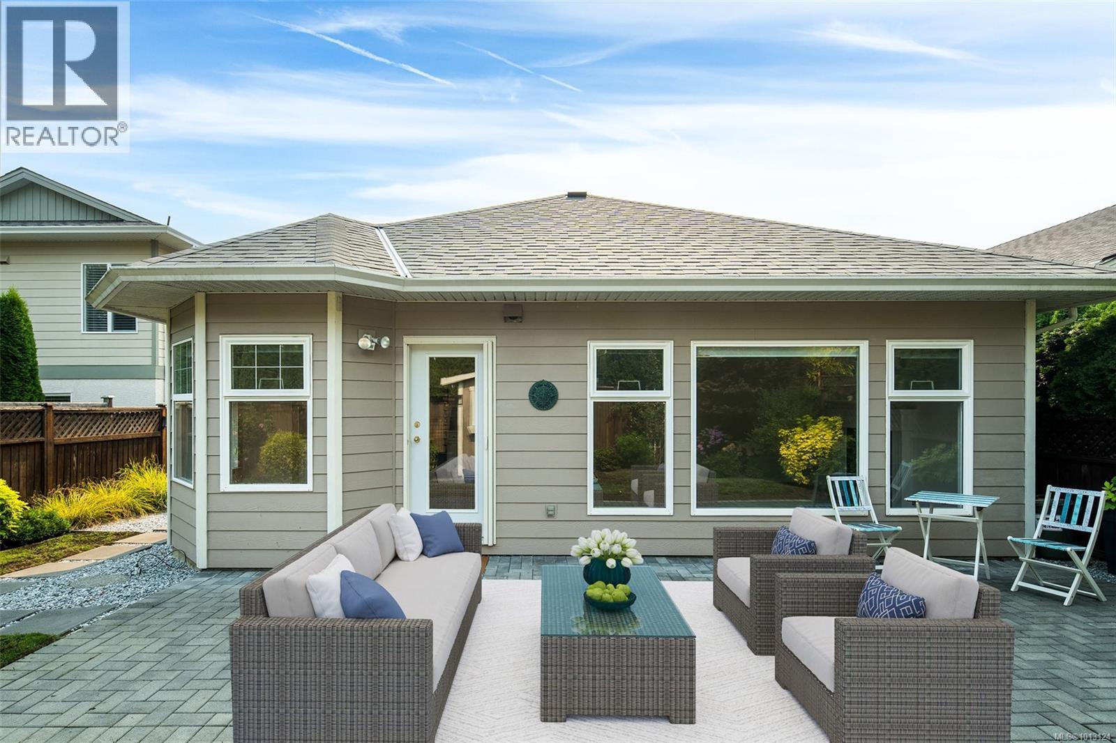 8012 Polo Park Cres, Central Saanich