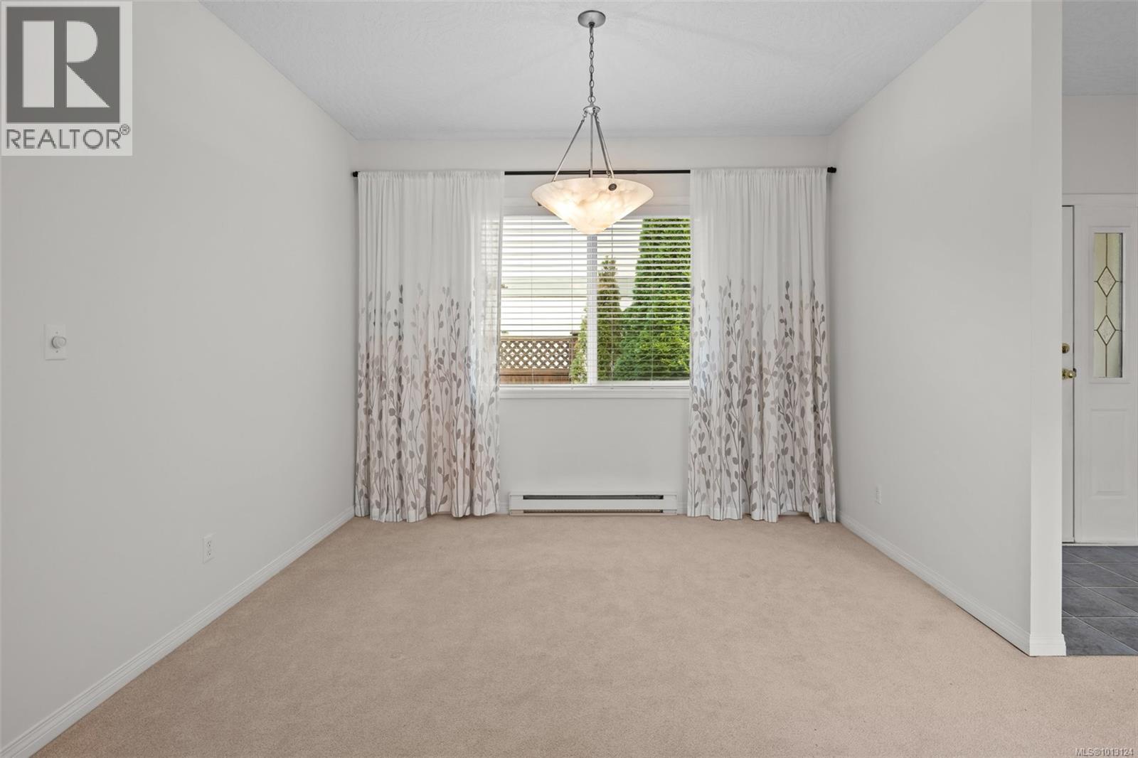 8012 Polo Park Cres, Central Saanich