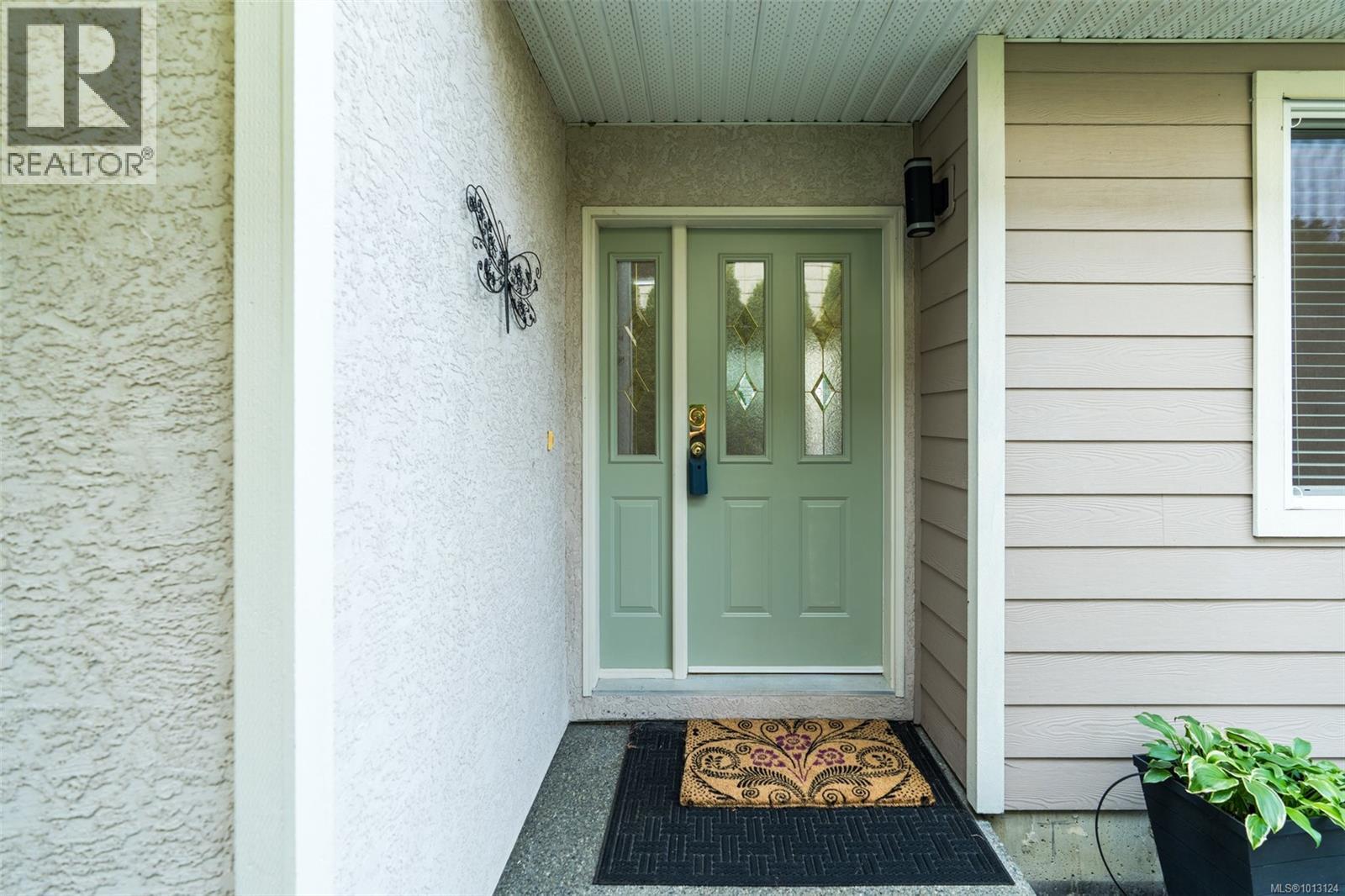 8012 Polo Park Cres, Central Saanich