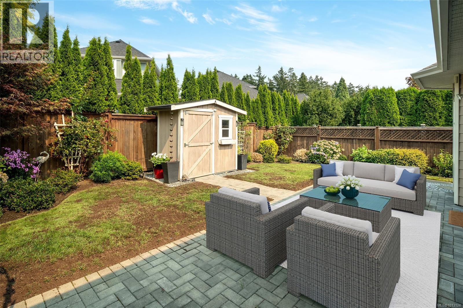 8012 Polo Park Cres, Central Saanich