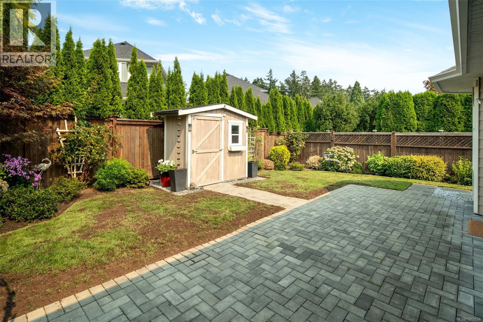 8012 Polo Park Cres, Central Saanich
